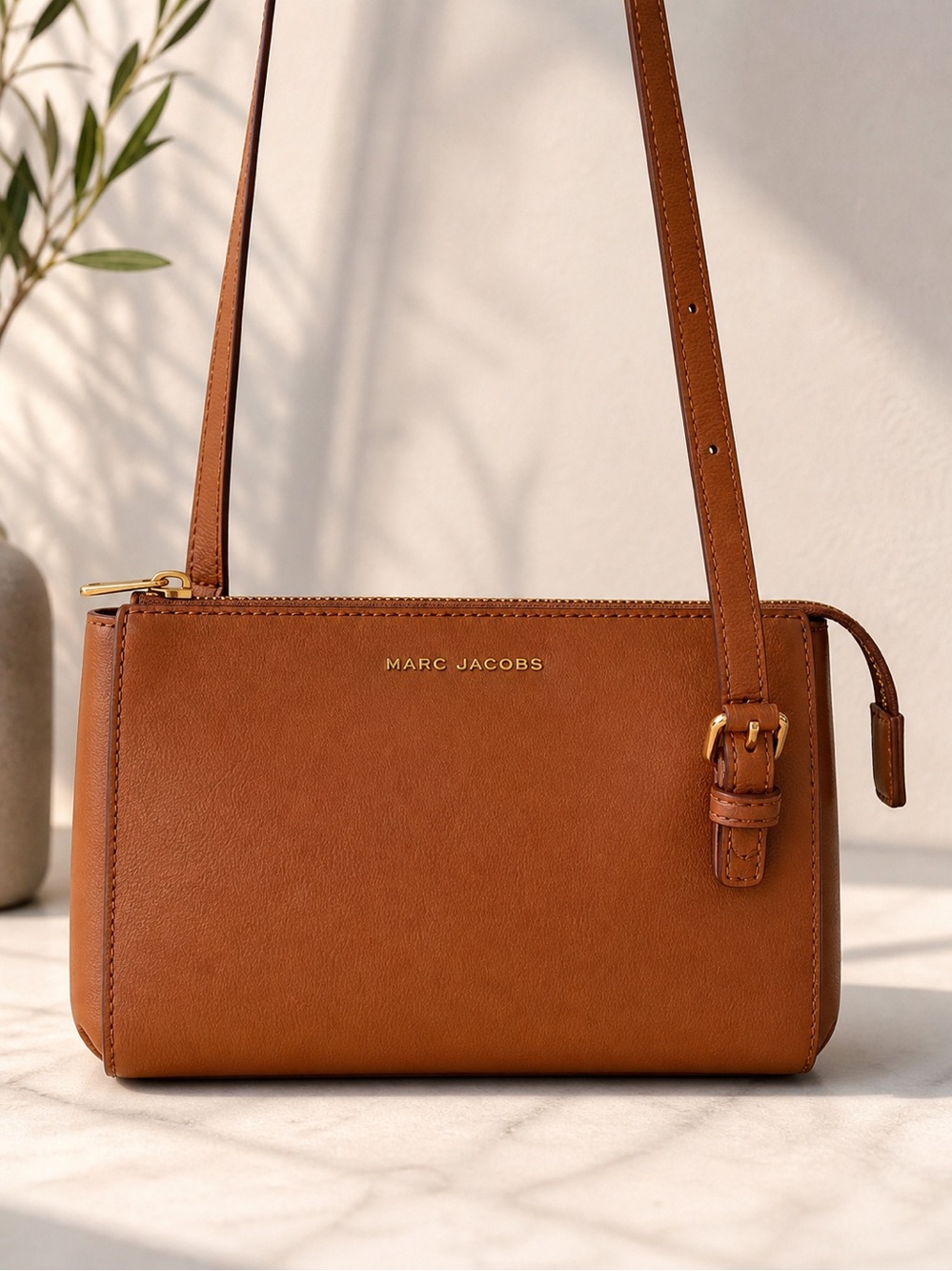 Marc Jacobs Leather Crossbody Bag Brown Tan Cognac Gold Hardware Small